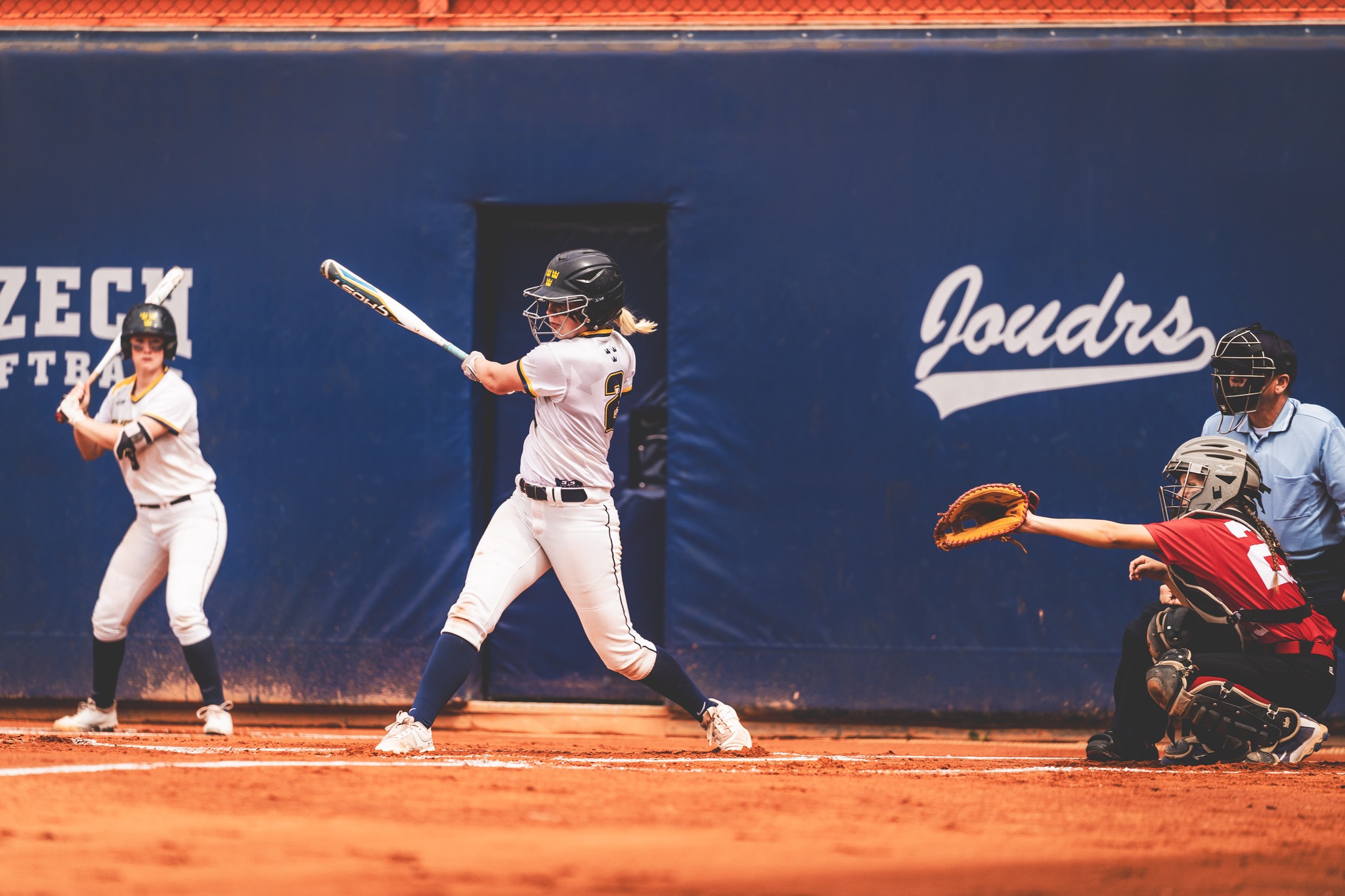 Frida Esters slår Photos by Petra Voet