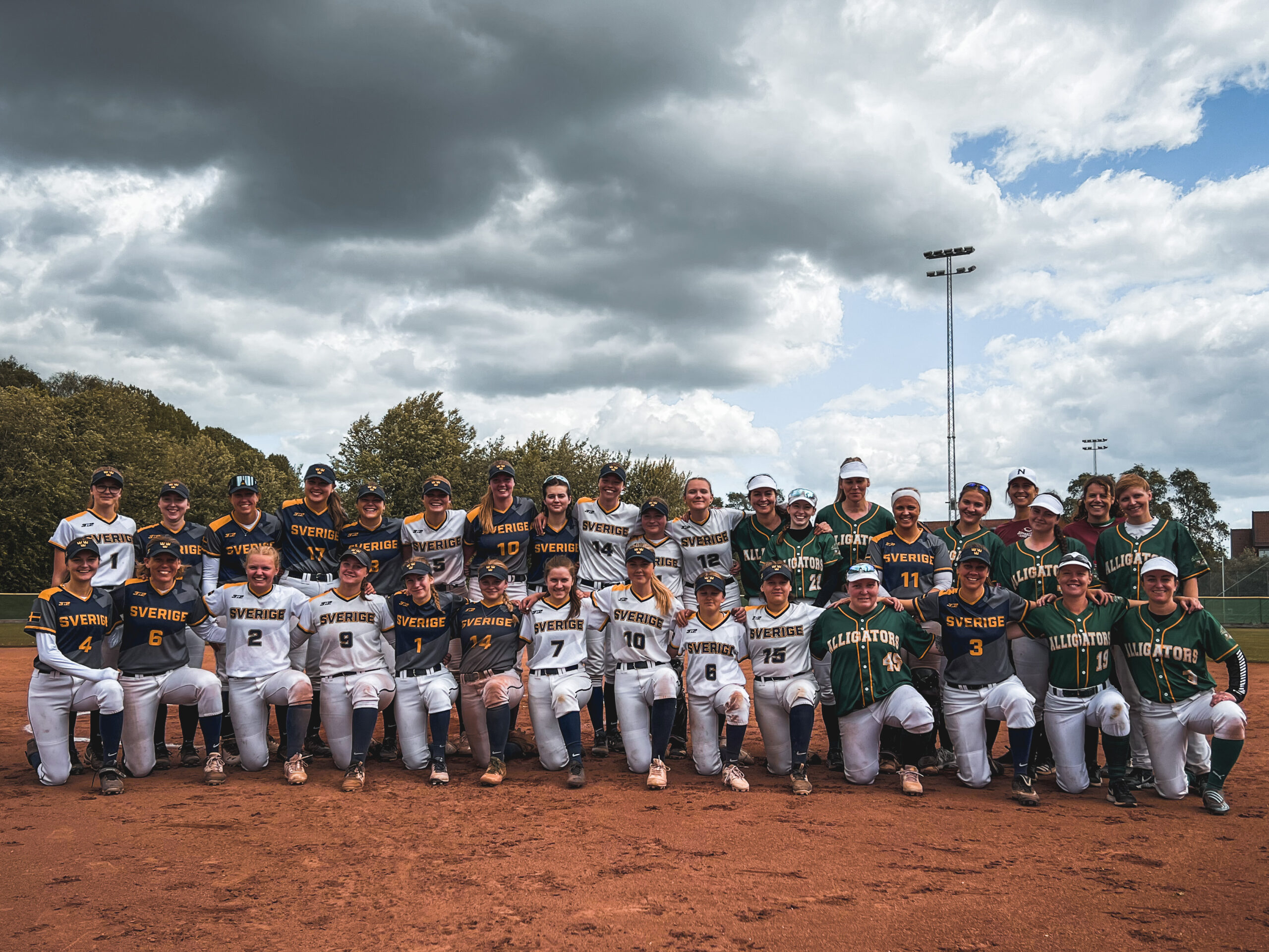 ÖFV: Hilma Jefsten (SVL), Ellen Anemyr (SÖD), Malin Loos
(FAL), Isabella Kanesved (KGA), Kaisa Ervasti (SVL), Ebba Ervasti (SVL), Emelie
Eriksson (SÖD), Signe Lindholm (SÖD), Lisa Brånvall ljungman (SÖD), Erica
Karlsson (KGA), Molly Flemström (KGA), Marte Myhrer (NOR), Jenny Schmidt
Carlsen (NOR), Hege Aarflot Nelvik (NOR), Linnea Sandahl (FAL), Isabel Lidner
(DAN), Erin Lundquist (NOR), Phoebe Popplewell (DAN), Christy Brownlee (NOR), Katya
Thomsen (DAN).NFV: Wilma Söderberg (SWE), Maria Daniels (FAL), Frida
Esters (FAL), Sofia Eriksson (SÖD), Lara Titmuss (SÖD), Fanny Karlsson (FAL),
Erisa Kelmendi (ÖRE), Johanna Lindkvist (KGA), Ronja Cannehag (KGA), Vera
Sjödin (KGA), Sandra Julin (NOR), Lina Busk (FAL), Rita Lilleengen (NOR), Tara
Knaus (NOR) 